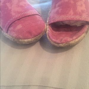 Cushy slip-on cloth shoes